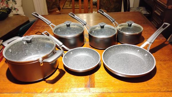 6 piece set of Ricardo Rock pans.<br>Hardly used! I don't think the frying pans have ever been used.<br>(Sorry, bit dusty)